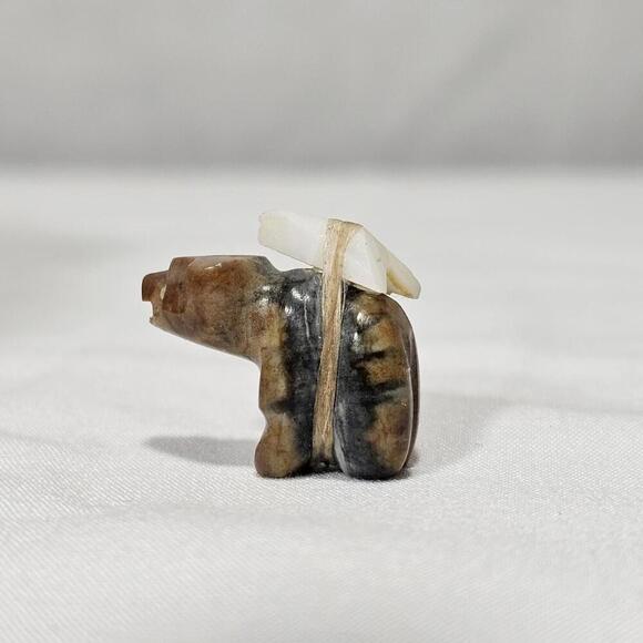 Vintage Native American Zuni Tribe Carved Stone X-Small Fetish Bear With Bundle - Picture 3 of 6